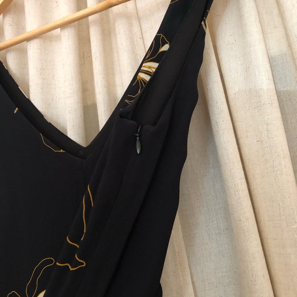 Graphic Mini Dress - Picture 5 of 7